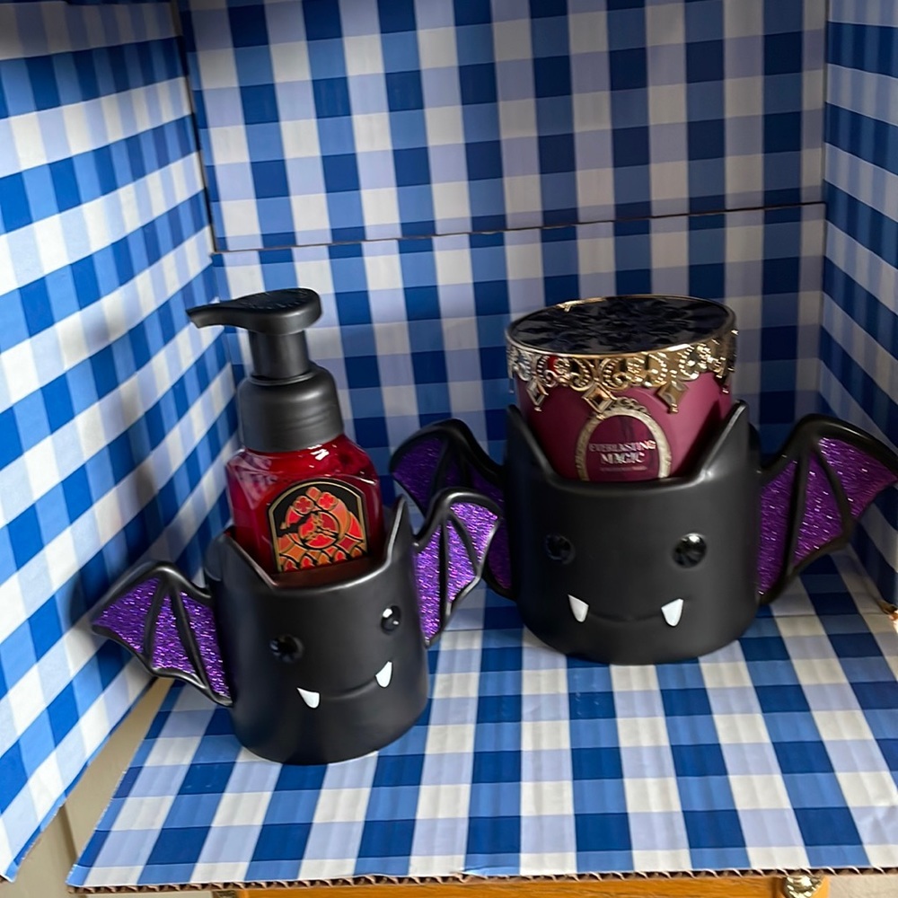BATH AND BODY WORKS BAT 🦇 HALLOWEEN CANDLE AND SOAP HOLDER SET NWT!